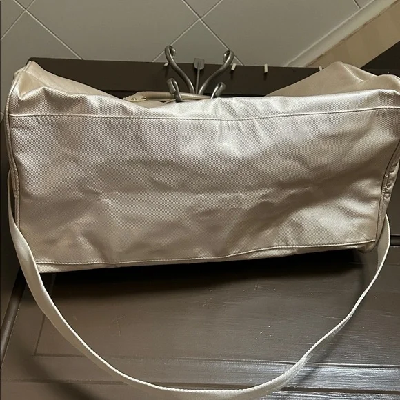 Michael Kors Cream Travel Bag - Picture 3 of 8